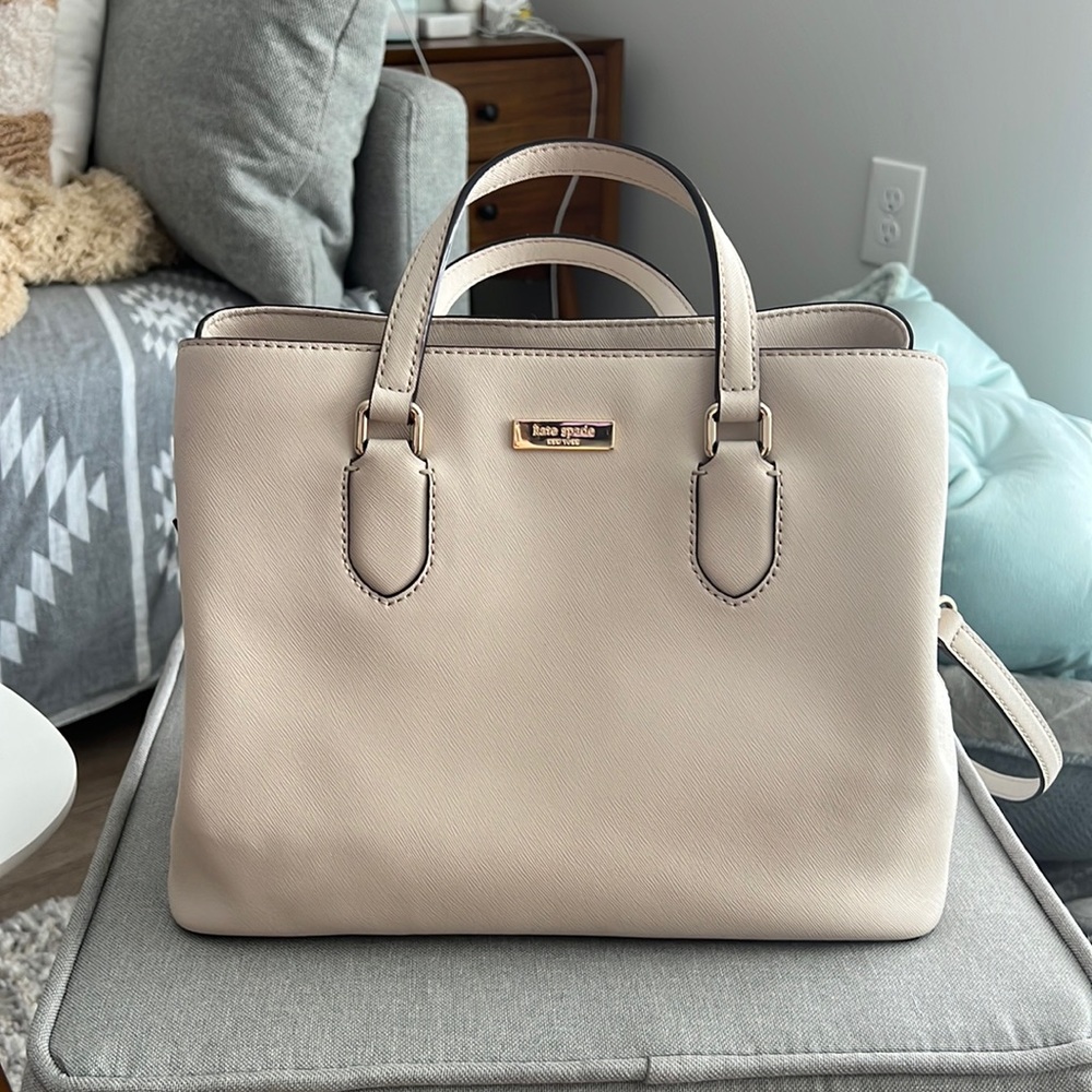 Barely used Kate Spade purse with crossbody/shoulder strap in blush with gold